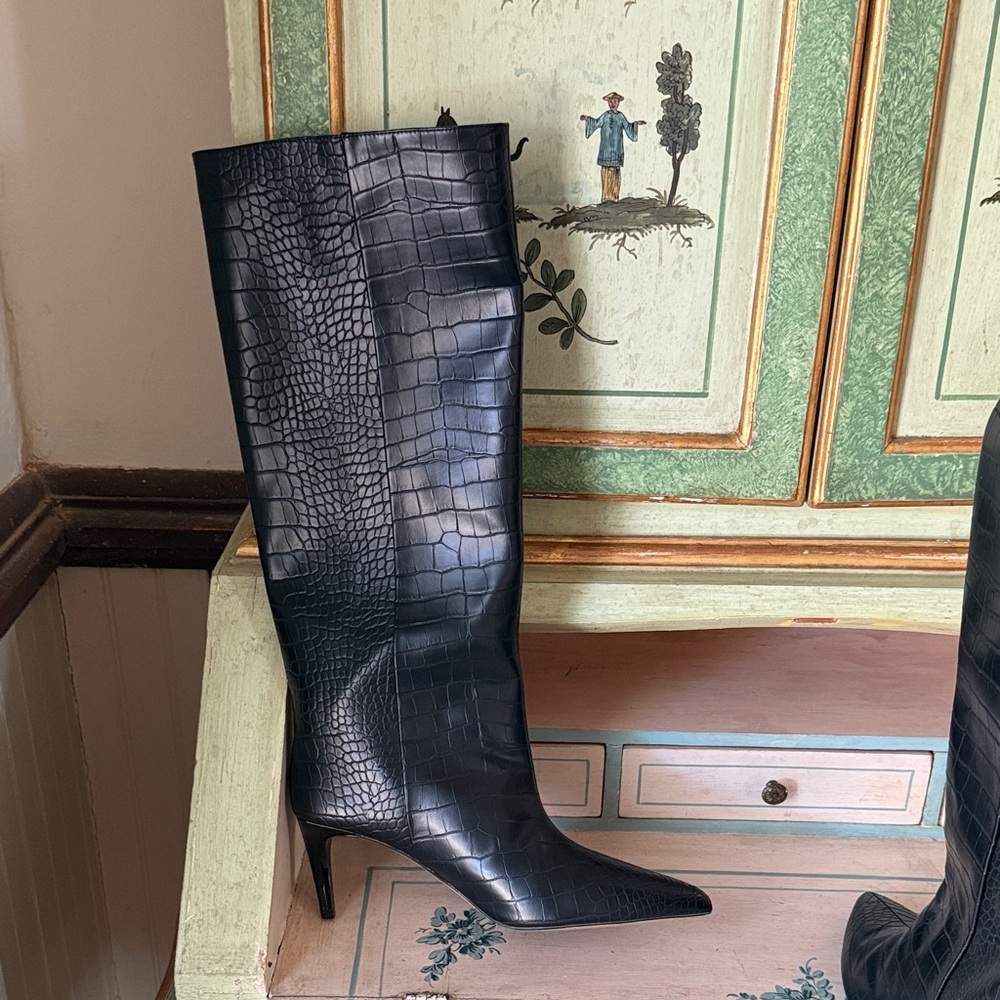 H&M Black Croc-Embossed Knee-High Pointed Toe Boots - Picture 2 of 10